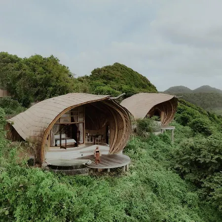 Kini Resort - Oceanfront Bamboo Eco Lodges Sekongkang Exterior photo