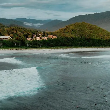 Kini Resort - Oceanfront Bamboo Eco Lodges Sekongkang Exterior photo