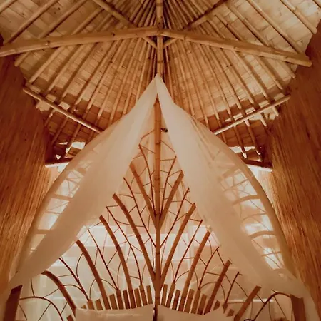 Kini Resort - Oceanfront Bamboo Eco Lodges Sekongkang Exterior photo