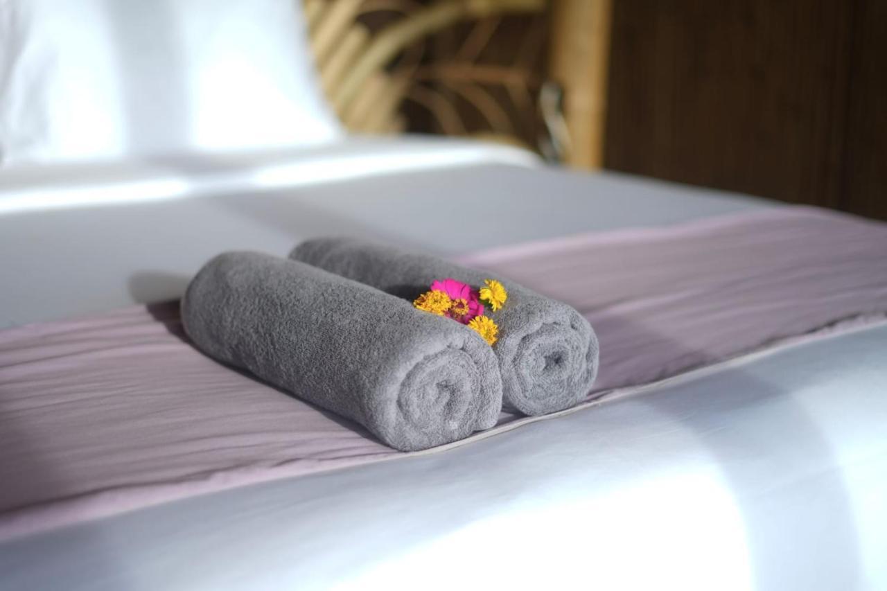 Kini - Oceanfront Bamboo Eco Sekongkang