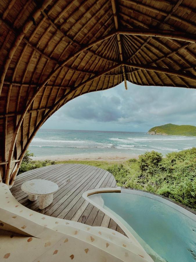 Kini - Oceanfront Bamboo Eco Lodge