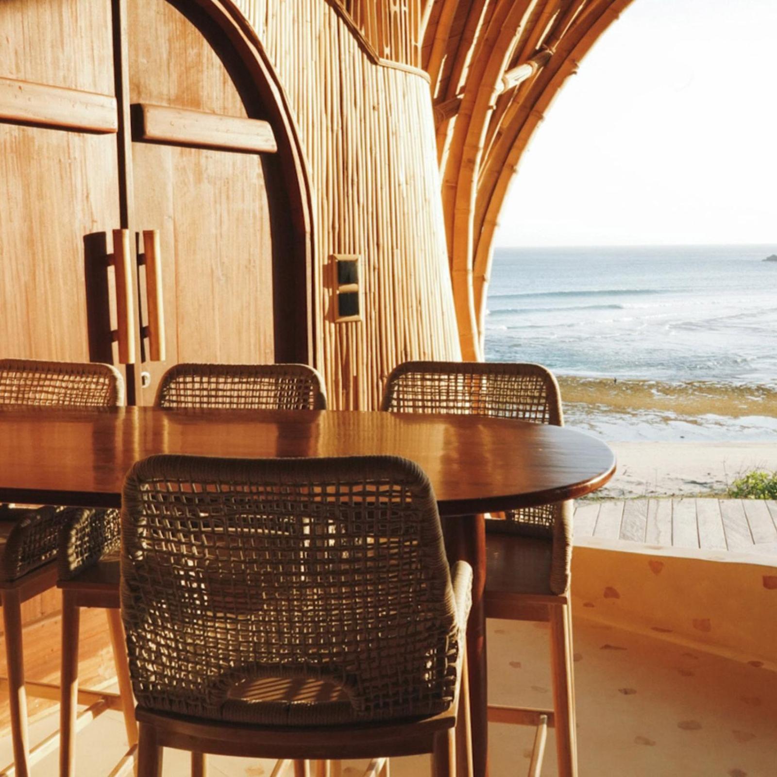 Kini - Oceanfront Bamboo Eco Lodge *