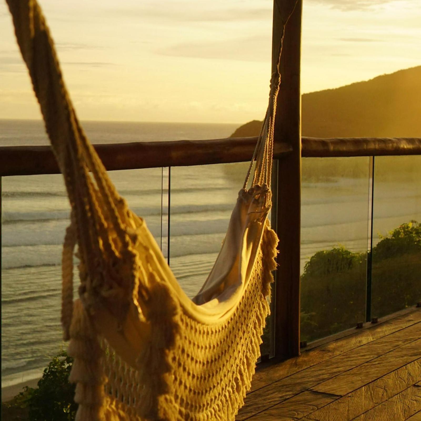 Lodge Kini - Oceanfront Bamboo Eco
